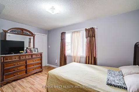 12 Eaglefield Gate Brampton ON L7A 3S2