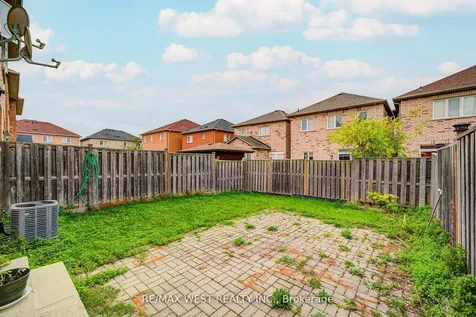 12 Eaglefield Gate Brampton ON L7A 3S2