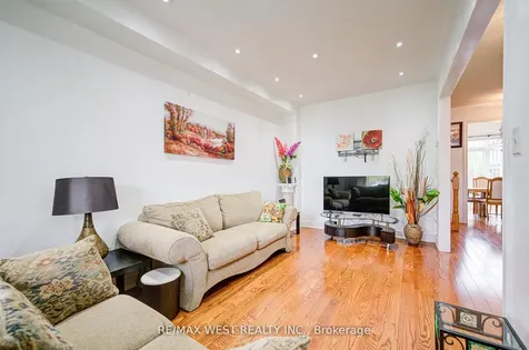 12 Eaglefield Gate Brampton ON L7A 3S2