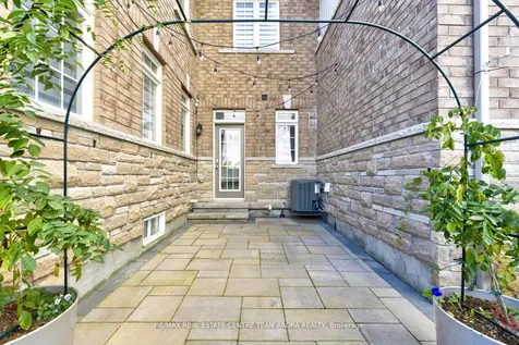 29 Novice Drive Brampton ON L7A 4X1