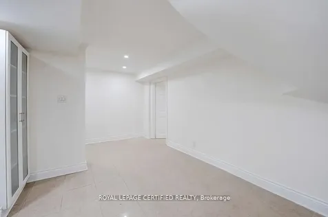 111 Letty Avenue Brampton ON L6Y 5E1