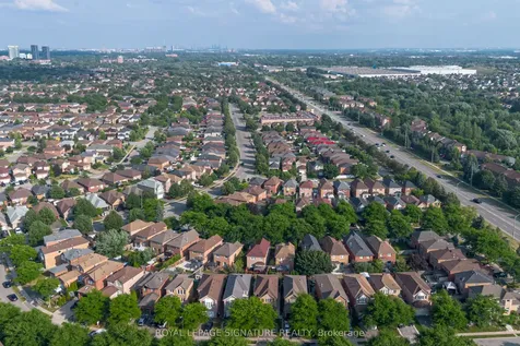 61 Cedarwood Crescent Brampton ON L6X 4J9