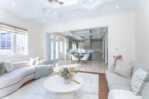 24 Buttonwood Road Brampton ON L6P 4J8