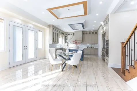 24 Buttonwood Road Brampton ON L6P 4J8