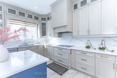 24 Buttonwood Road Brampton ON L6P 4J8