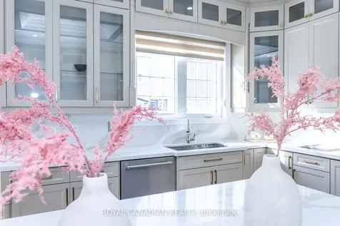 24 Buttonwood Road Brampton ON L6P 4J8