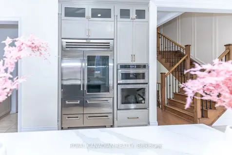 24 Buttonwood Road Brampton ON L6P 4J8