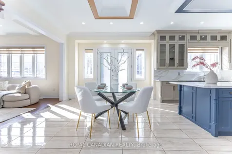 24 Buttonwood Road Brampton ON L6P 4J8