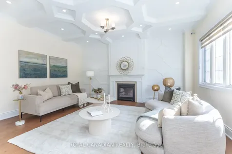 24 Buttonwood Road Brampton ON L6P 4J8