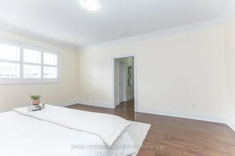 24 Buttonwood Road Brampton ON L6P 4J8