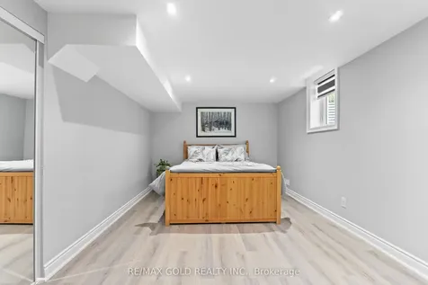 36 Slipneedle Street Brampton ON L6S 6L5