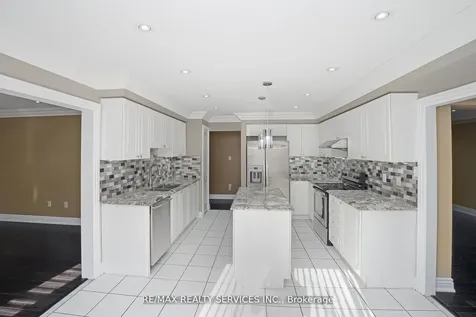 14 Foxmere Road Brampton ON L7A 1S6