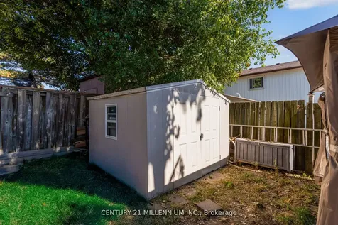 15 Hasting Square Brampton ON L6S 2N8