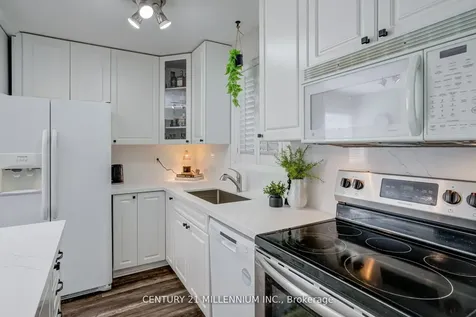 15 Hasting Square Brampton ON L6S 2N8