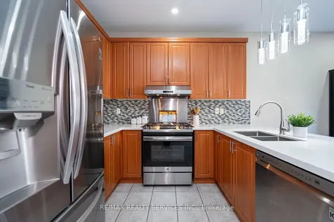 6 Foxhollow Road Brampton ON L7A 1M3