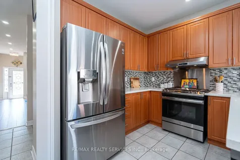 6 Foxhollow Road Brampton ON L7A 1M3