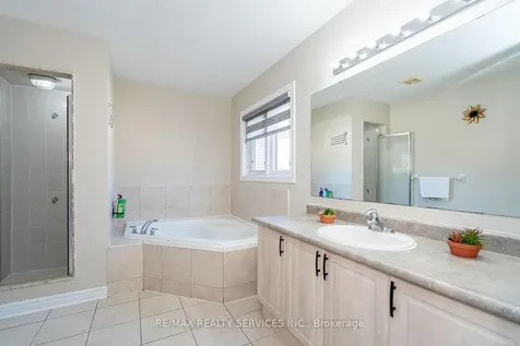 6 Foxhollow Road Brampton ON L7A 1M3