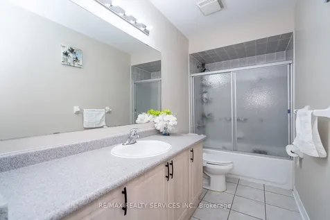 6 Foxhollow Road Brampton ON L7A 1M3