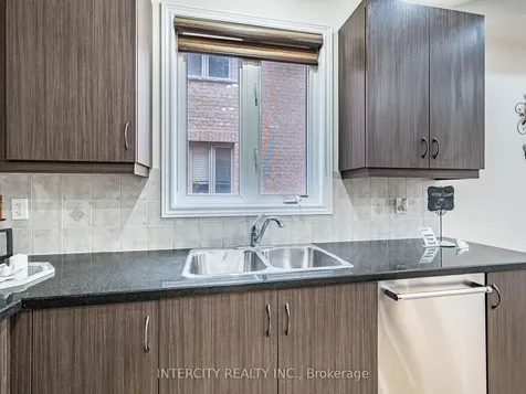 27 Exton Road Brampton ON L6X 5M8