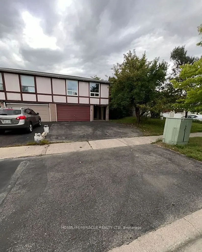 93 Greenbriar Road Brampton ON L6S 2A4