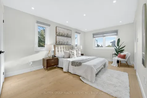 2281 Pell Crescent Oakville ON L6M 3T6