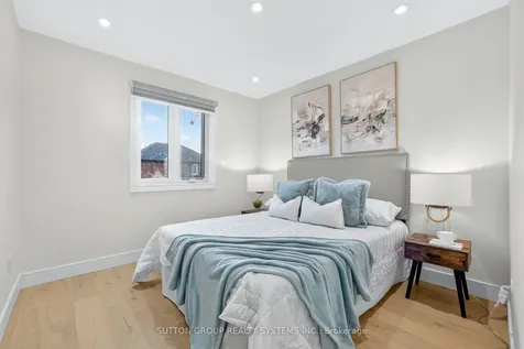 2281 Pell Crescent Oakville ON L6M 3T6