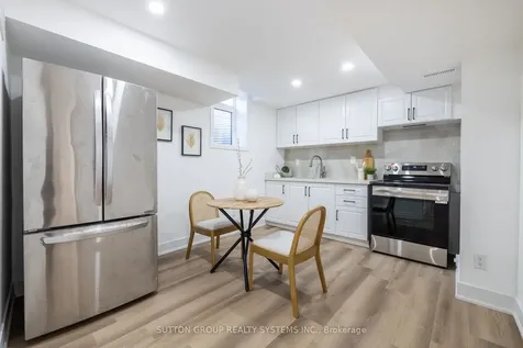 2281 Pell Crescent Oakville ON L6M 3T6