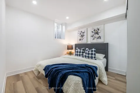 2281 Pell Crescent Oakville ON L6M 3T6