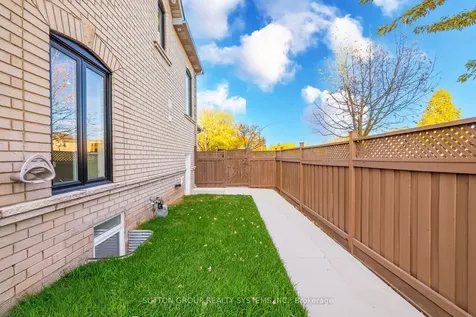 2281 Pell Crescent Oakville ON L6M 3T6