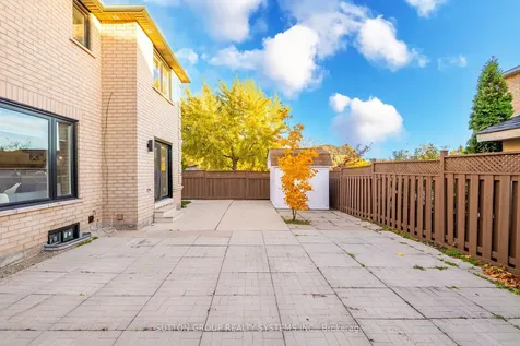 2281 Pell Crescent Oakville ON L6M 3T6