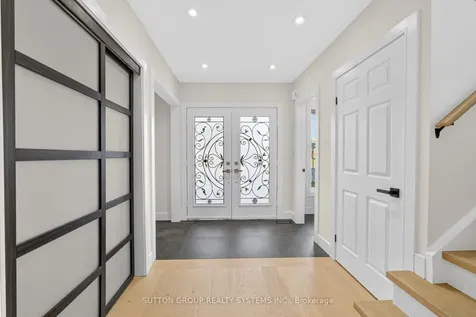 2281 Pell Crescent Oakville ON L6M 3T6