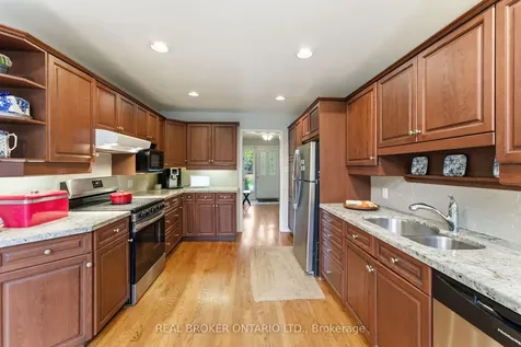 423 Donnybrook Road Oakville ON L6J 4Y2