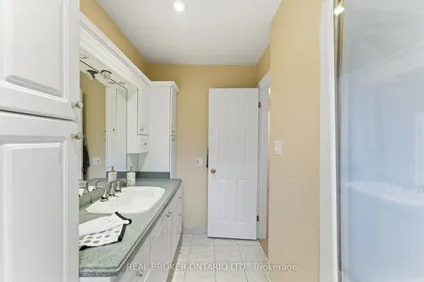 423 Donnybrook Road Oakville ON L6J 4Y2