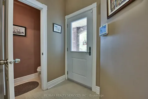 1 Daisy Court Brampton ON L7A 1J8