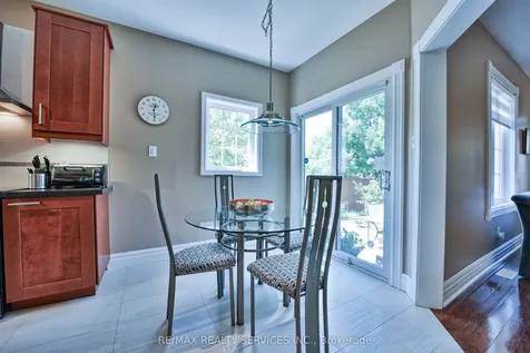 1 Daisy Court Brampton ON L7A 1J8