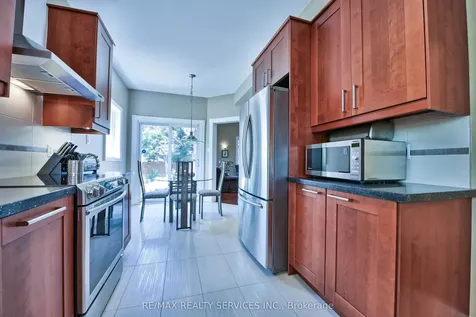 1 Daisy Court Brampton ON L7A 1J8