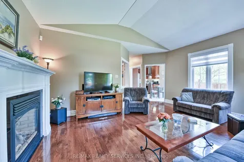 1 Daisy Court Brampton ON L7A 1J8