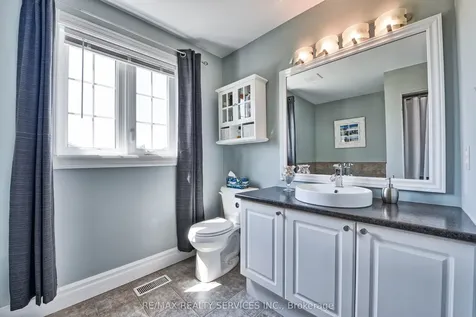 1 Daisy Court Brampton ON L7A 1J8