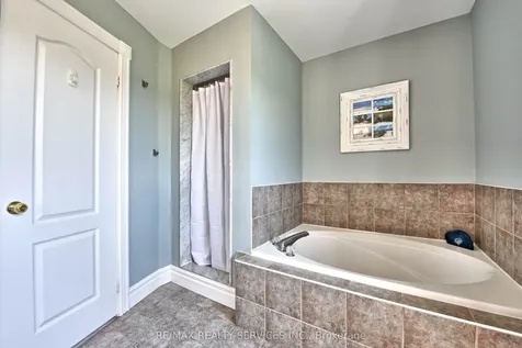 1 Daisy Court Brampton ON L7A 1J8