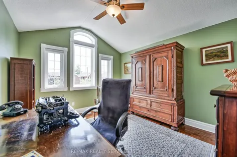 1 Daisy Court Brampton ON L7A 1J8