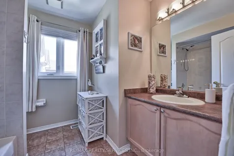 1 Daisy Court Brampton ON L7A 1J8