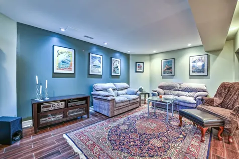 1 Daisy Court Brampton ON L7A 1J8