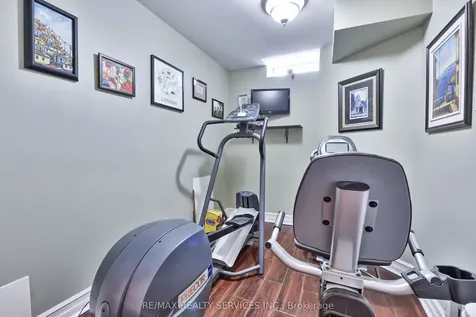 1 Daisy Court Brampton ON L7A 1J8