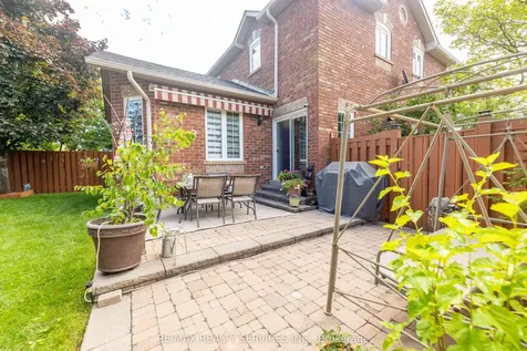 1 Daisy Court Brampton ON L7A 1J8