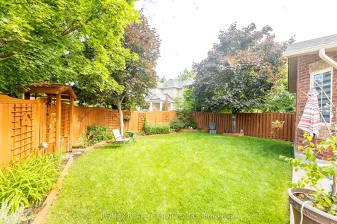 1 Daisy Court Brampton ON L7A 1J8