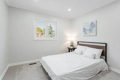 16 Marchmount Crescent Brampton ON L6S 2S9