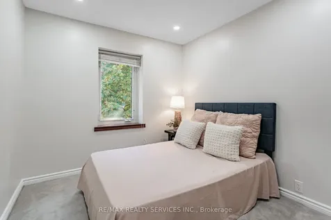 16 Marchmount Crescent Brampton ON L6S 2S9