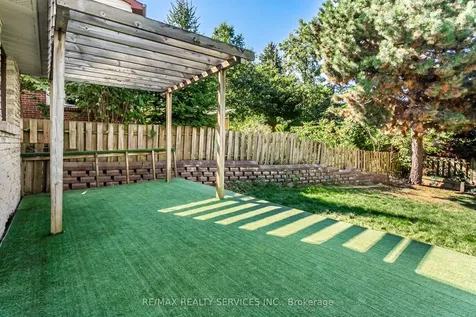 16 Marchmount Crescent Brampton ON L6S 2S9