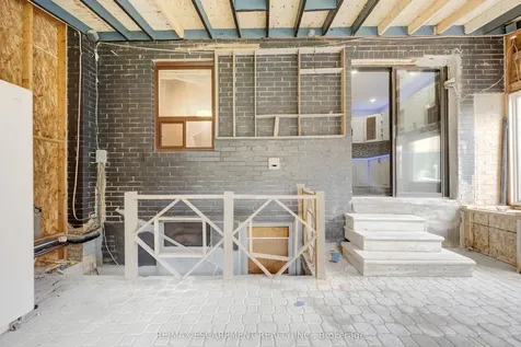 61 Clarence Street Brampton ON L6W 1S4