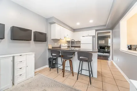 271 Richvale Drive S Brampton ON L6Z 4W7